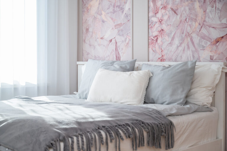 Roosakas tüdruku tuba Krstiine eramust Vuti tänaval, sisekujundus Kaisa Green